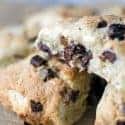 Classic cream scones with chocolate and raisins - Easy and delicious. Recipe also in english. www.einepriselecker.de