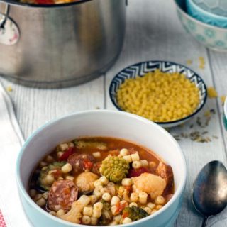 Einfache Gemüsesuppe für faule Tage, kalorienarm, würzig, schnell gemacht//easy vegetable soup with noodles for those lazy days. Low calorie. Recipe also in english!