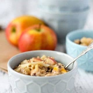 Bratapfel-Oatmeal-Pudding. Schnell, einfach, warm, sättigend, wenig Kalorien. Recipe also in english!