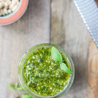 Köstlich aromatisches Pesto alla Genovese - Basilkumpesto. Simpel, aber so unglaublich lecker!