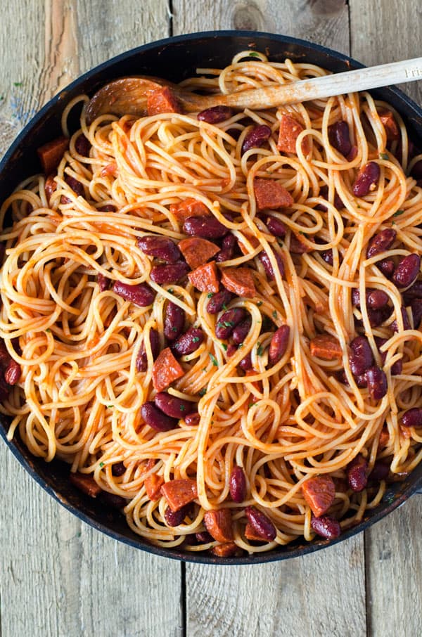 blitzschnelle Spagetti mit Chorizo und Kidneybohnen. Würzig, deftig, lecker. Spagetti with chorizo and kidney beans. Recipe also in english!