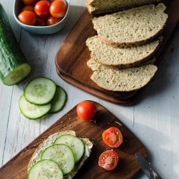 saftiges Zucchinibrot - Zubereitung mit und ohne Thermomix. Einfach und schnell gemacht, kalorienärmer als normales Brot.