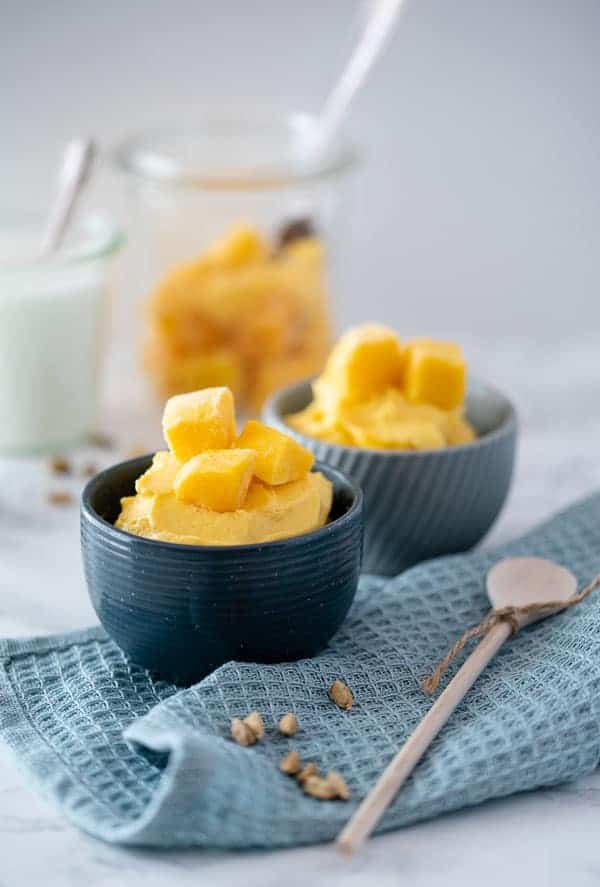 Veganen Mango Lassi Frozen Joghurt selber machen