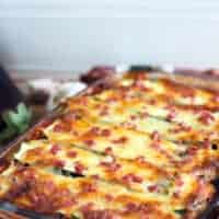Lasagne aus Zucchini in einer Aufflaufform aus Glas