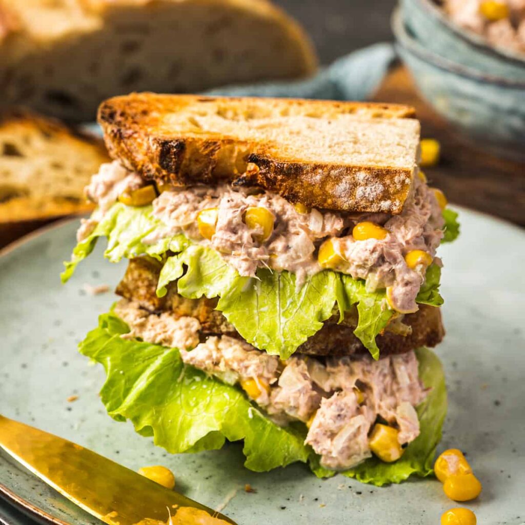 Thunfischsalat auf Brot