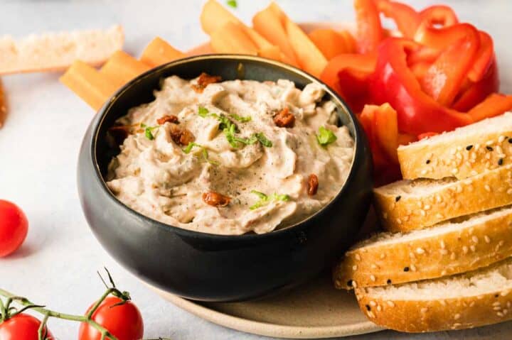 Würziger Tomaten-Dip mit Basilikum - Eine Prise Lecker