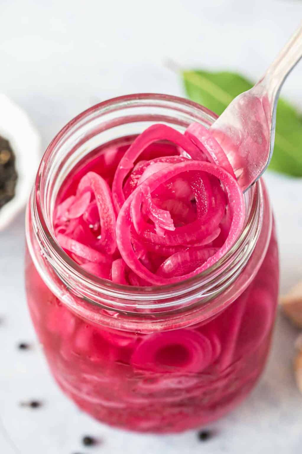 Eingelegte Rote Zwiebeln (Pickled Onions) - Eine Prise Lecker