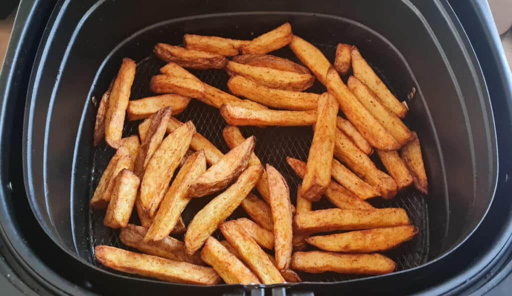 Knusprige Pommes aus der Heißluftfritteuse Eine Prise Lecker