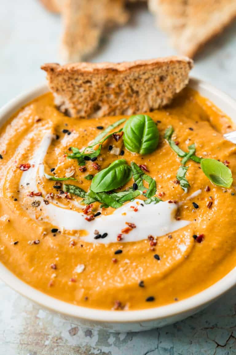 Cremige Gemüsesuppe mit gebackenem Gemüse - Eine Prise Lecker
