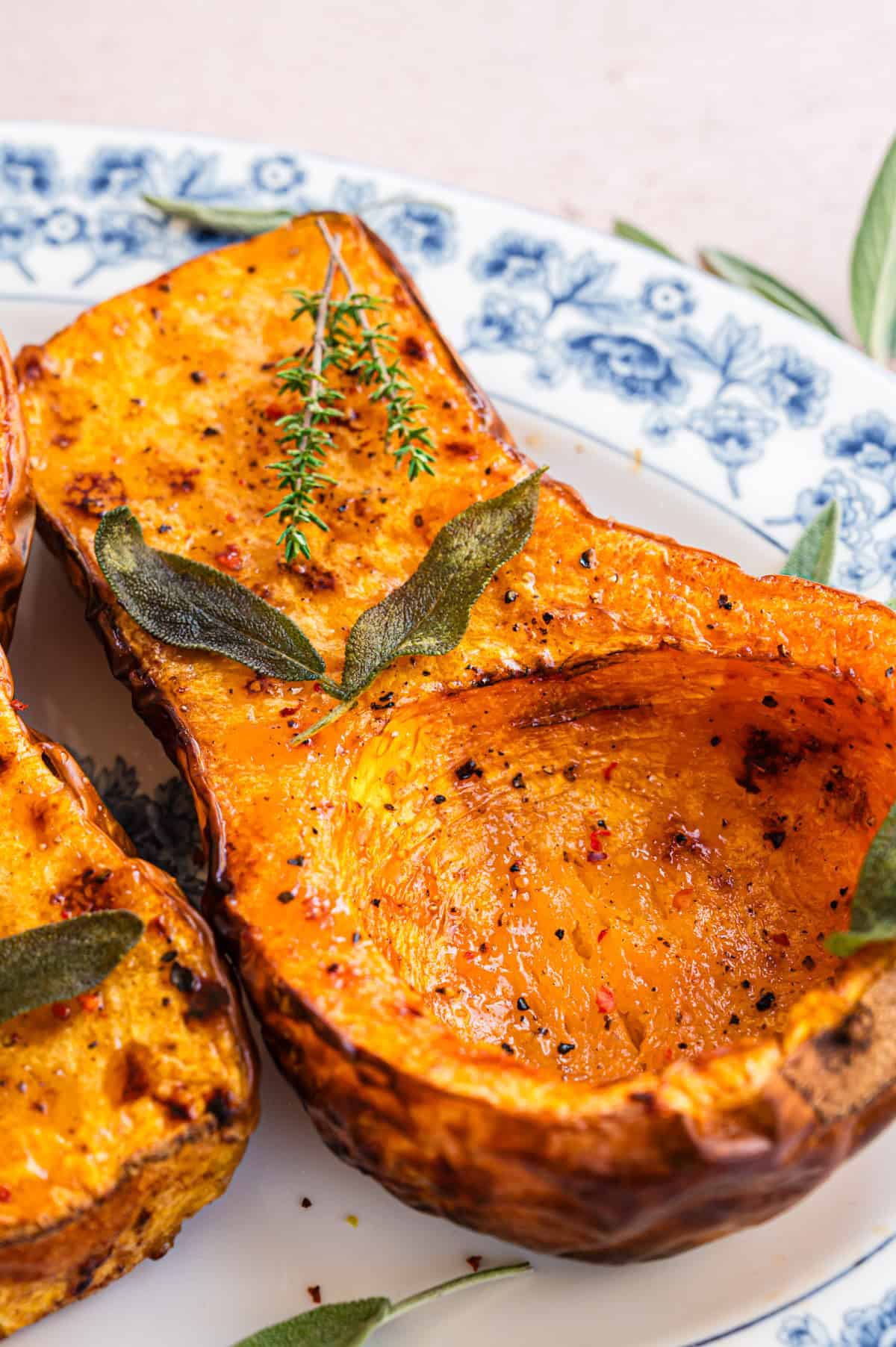 Gebackener Butternut Kürbis mit frittiertem Salbei